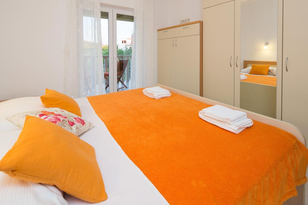Apartments Leon Podstrana Pokoj fotografie