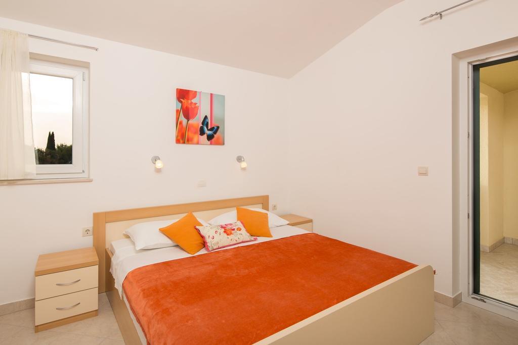 Apartments Leon Podstrana Pokoj fotografie